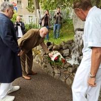 Položeno cvijeće na spomen česmu ispred Opće bolnice: Iskazano poštovanje učiteljima