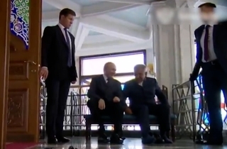 Putin posjetio Veliku džamiju u Kazanu, skinuo obuću tokom ulaska