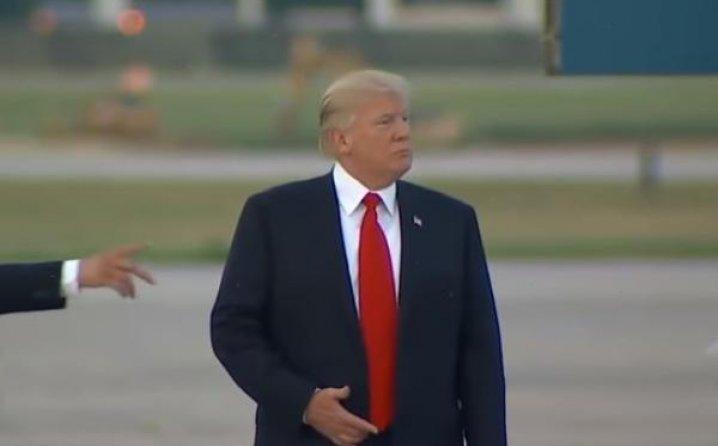 Trump se izgubio na aerodromu: Osiguranje reagiralo u posljednjem trenutku! (VIDEO)