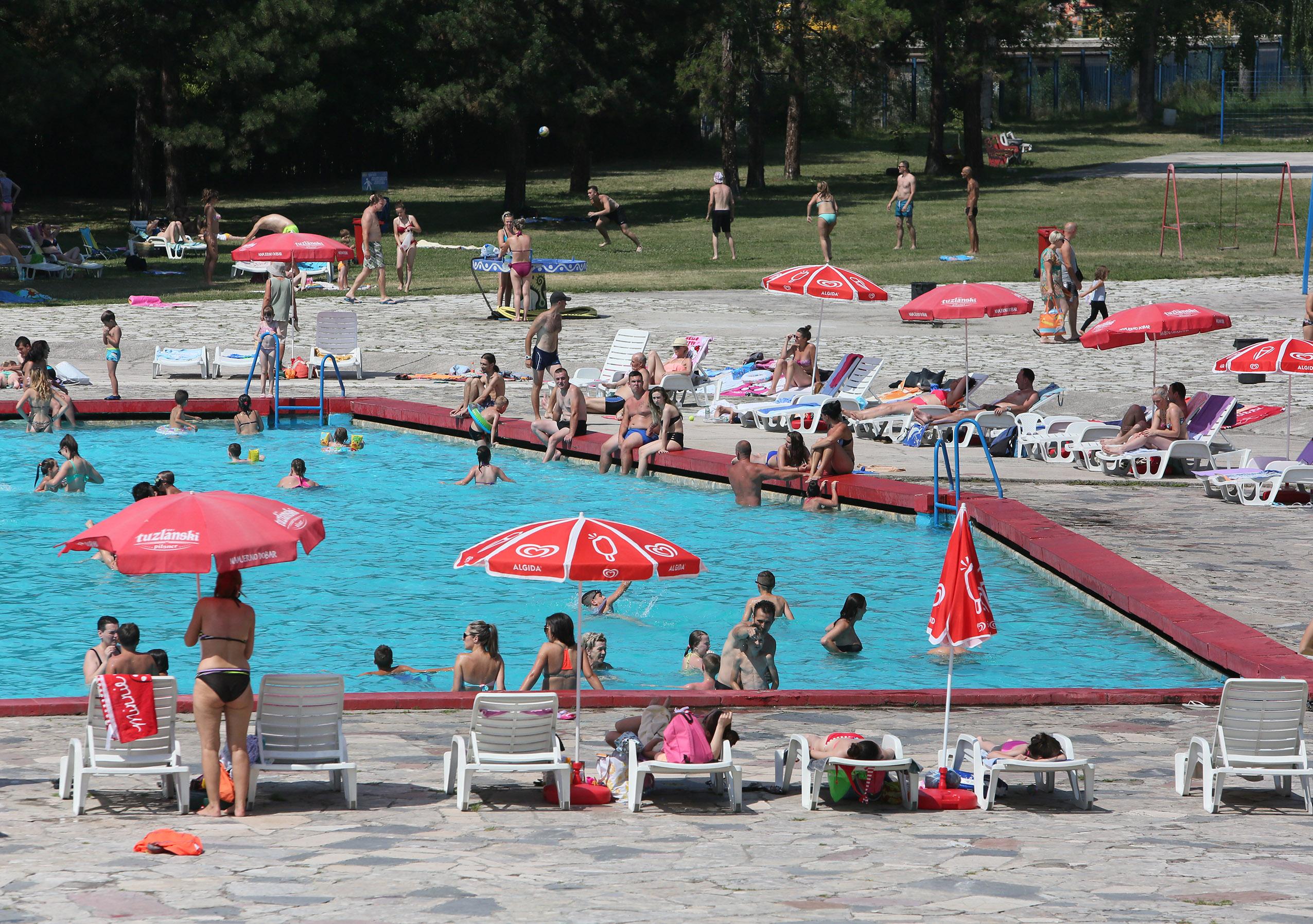Idealno rješenje za bijeg od visokih temepratura: Zenički bazeni krcati posjetiocima
