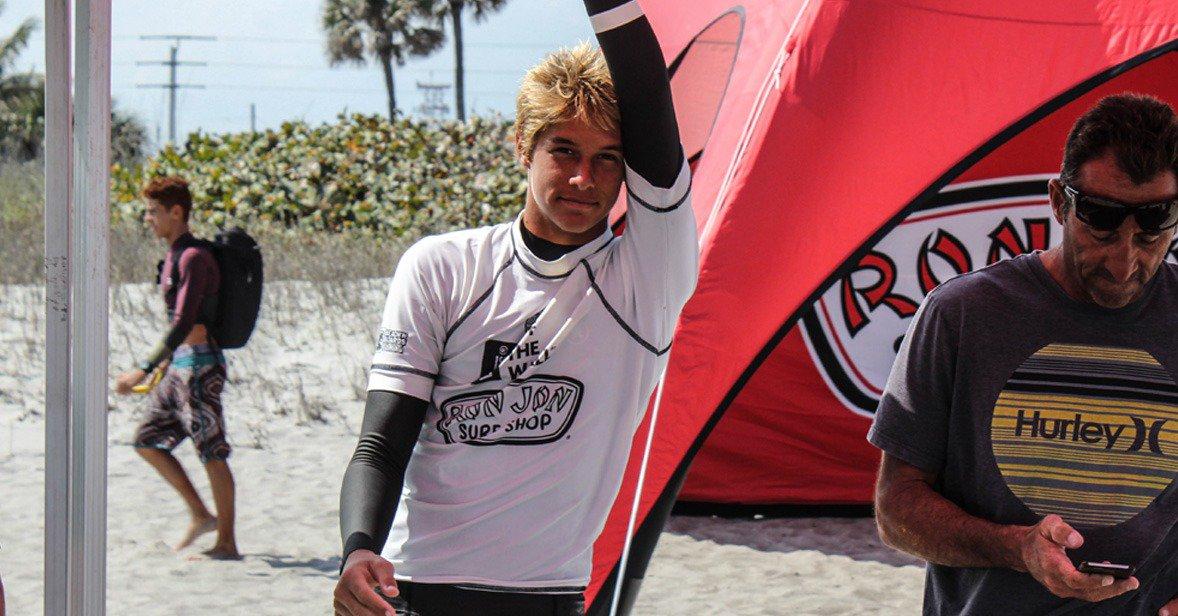 Mladi surfer poginuo na valovima koje je stvorio uragan