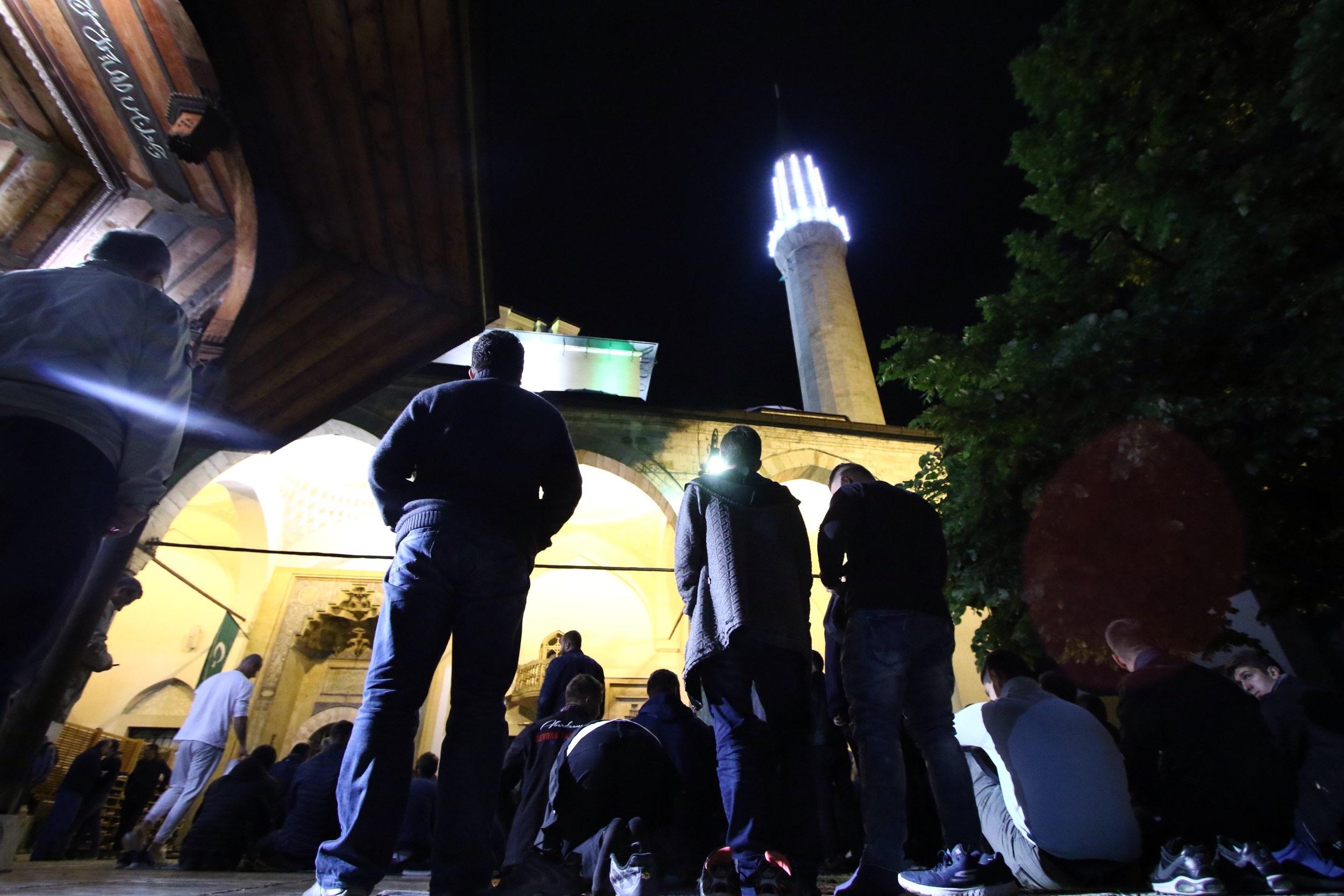 Sarajevo: Veliki broj vjernika klanjalo prvu teraviju tokom ovogodišnjeg ramazana