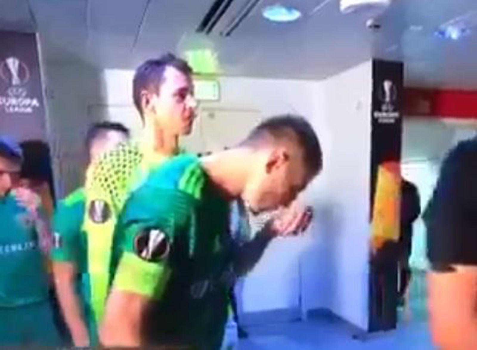 Pogledajte najodvratniji ritual jednog nogometaša pred utakmicu