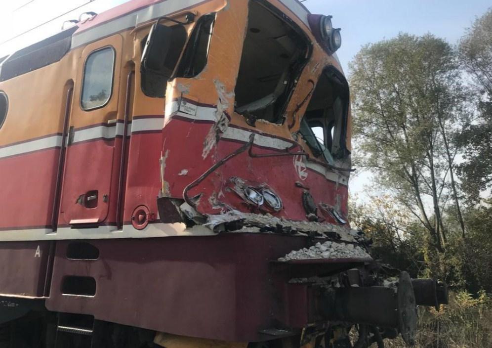 Kod Vrbovca putnički voz naletio na kamion, povrijeđeno više osoba