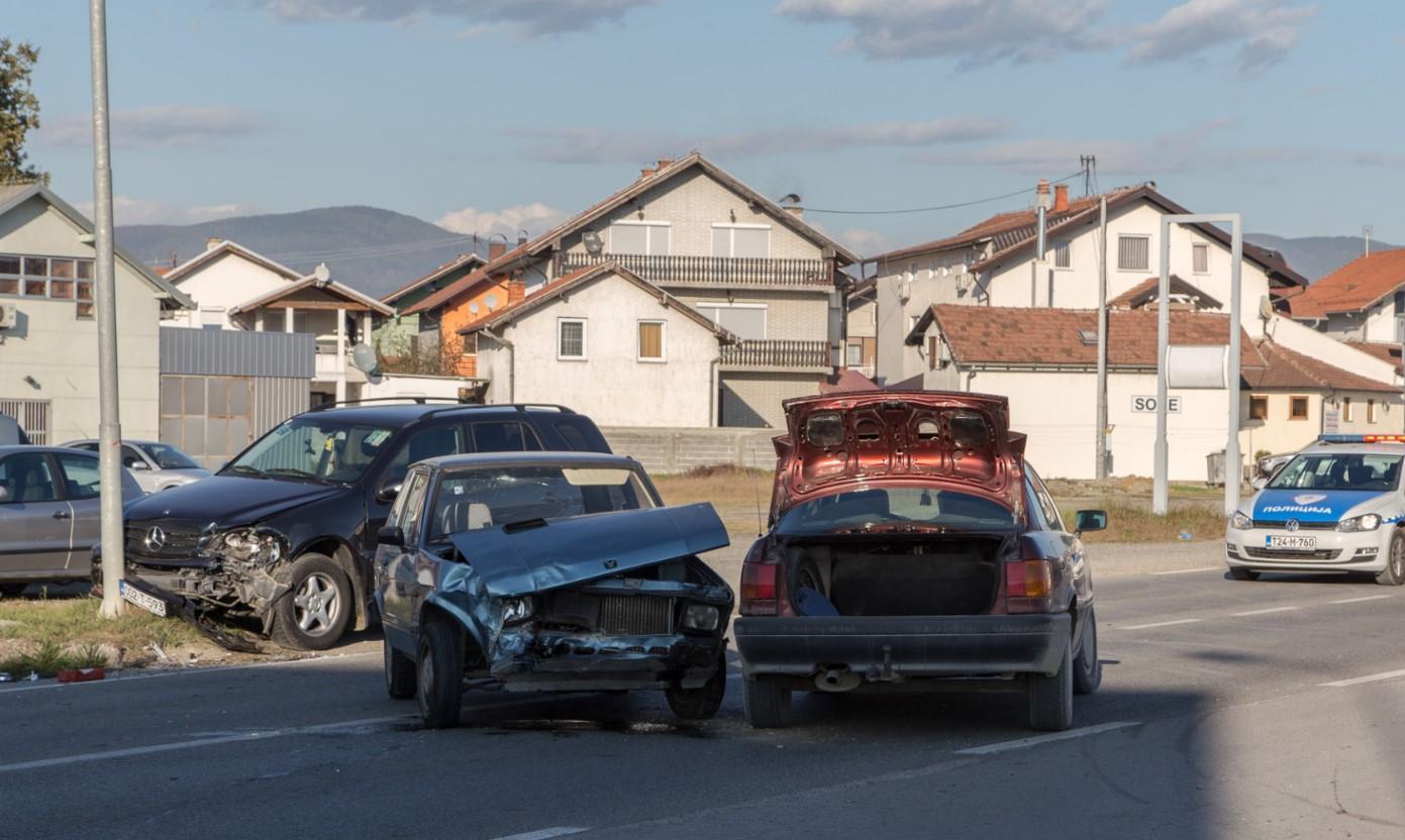 Devedesetogodišnjak povrijeđen u saobraćajnoj nesreći u Prijedoru