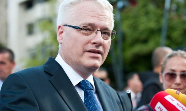 Ivi Josipoviću uručena ovogodišnja Međunarodna nagrada "Isa beg Ishaković"