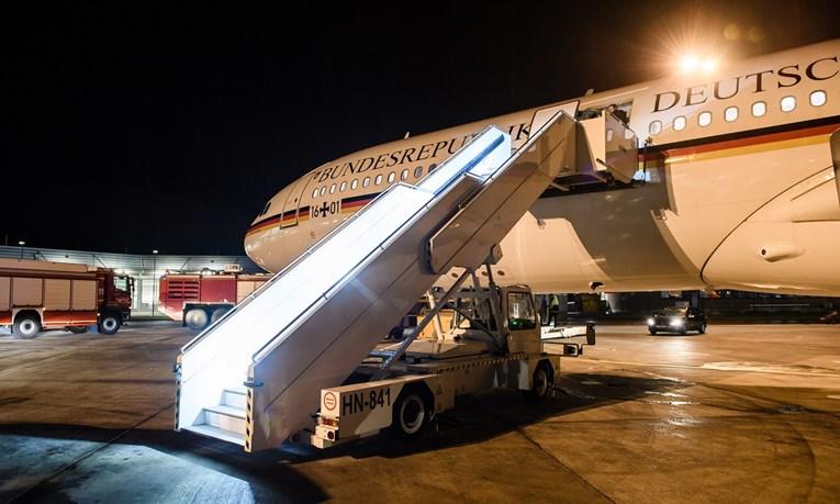 Avion u kojem se nalazila Merkel: Sigurno slijetanje na aerodrom Keln-Bon u četvrtak - Avaz