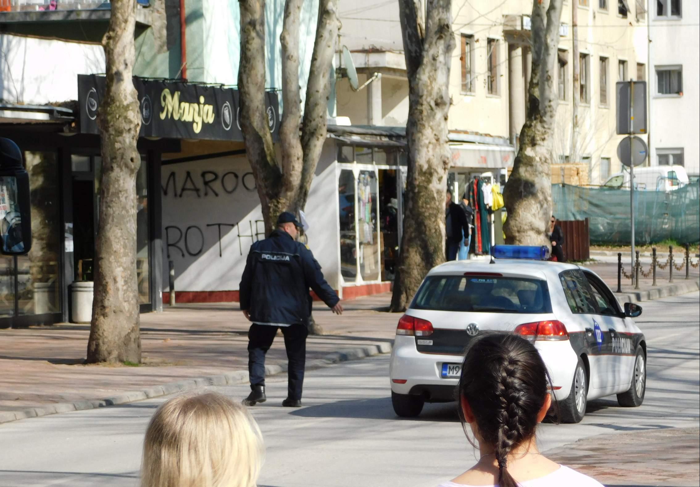 Policija osigurava objekat - Avaz