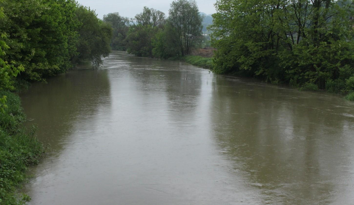 Nivo Spreče preko 300 centimetara, što je granica redovne odbrane od poplave - Avaz