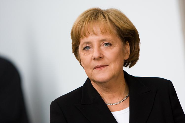 Kombi se zabio u avion Angele Merkel