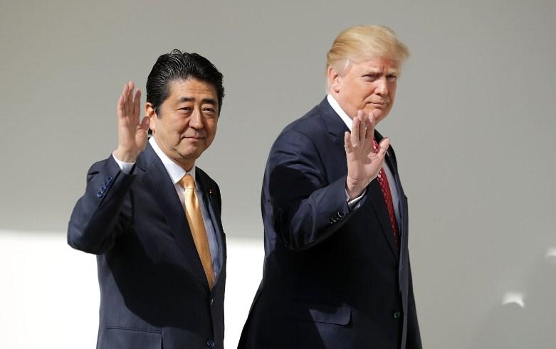 Šinzo Abe, umjesto dokumenta, Trampu nacrtao šta je Japan investirao u SAD