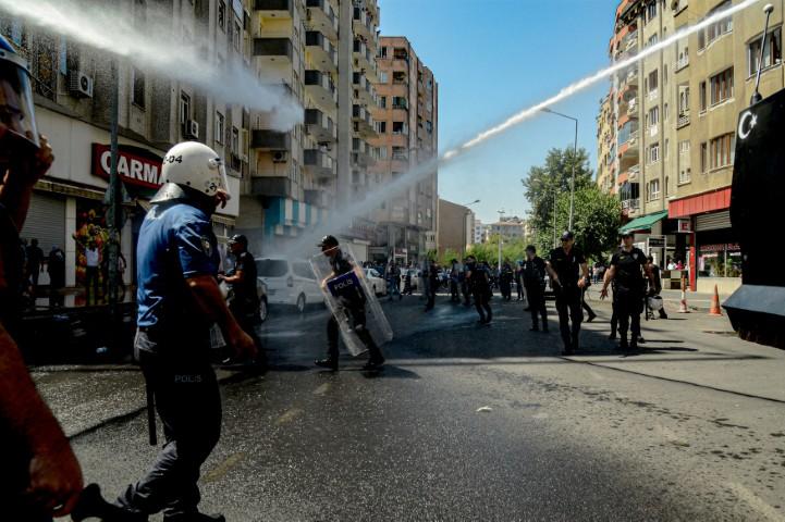 Protesti u Turskoj: Policija koristila suzavac i vodeni top protiv demonstranata