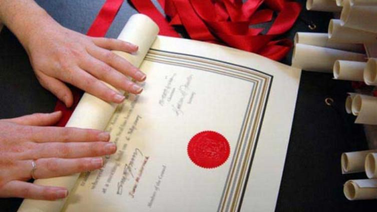 Otkrivene lažne diplome federalnih službenika