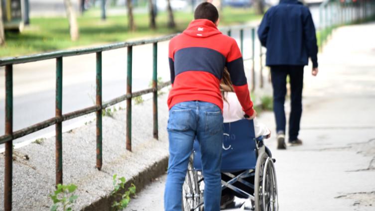 Socijalni eksperiment novinara "Avaza": U kolicima i najmanji problem postaje ogroman