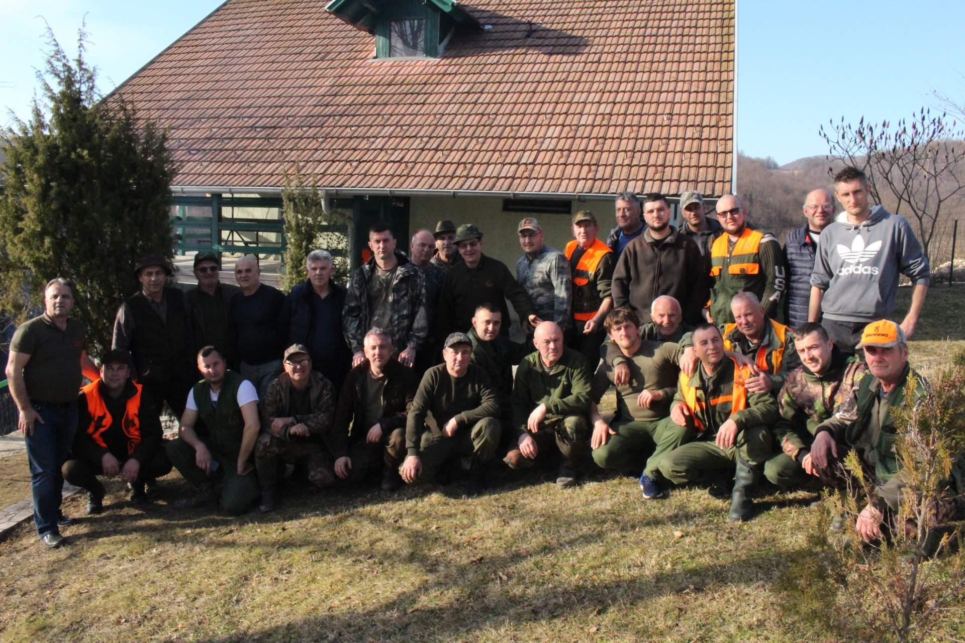 Članovi nekoliko lovačkih sekcija  na okupu - Avaz
