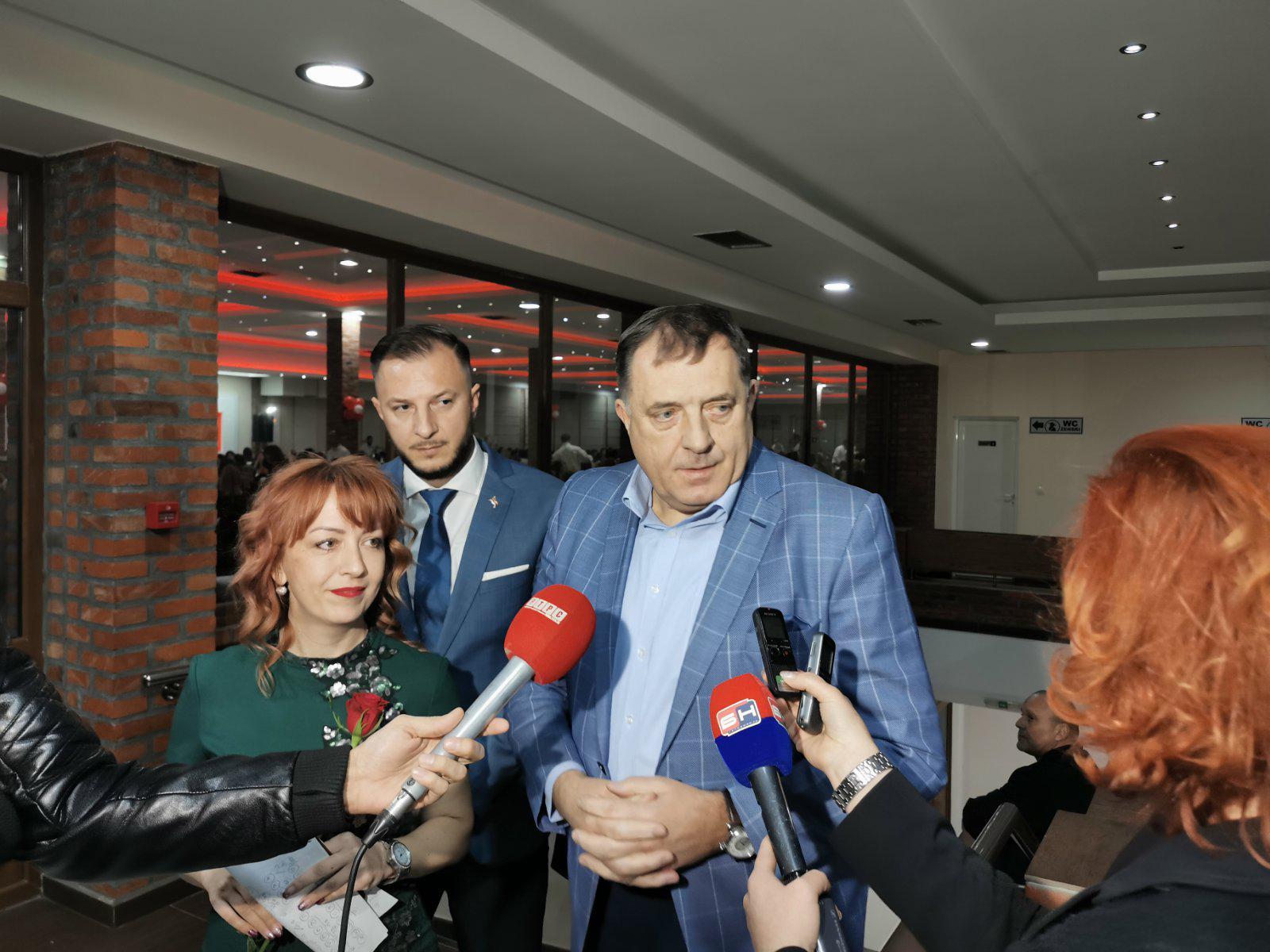 Dodik: Šarović i SDS me ne interesiraju, čekamo odluku Miće Mićića