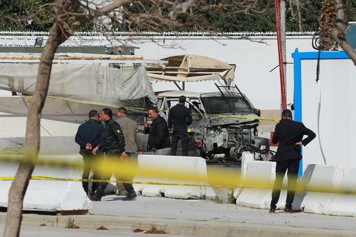 Samoubilački napad na američku ambasadu u Tunisu, poginuo policajac