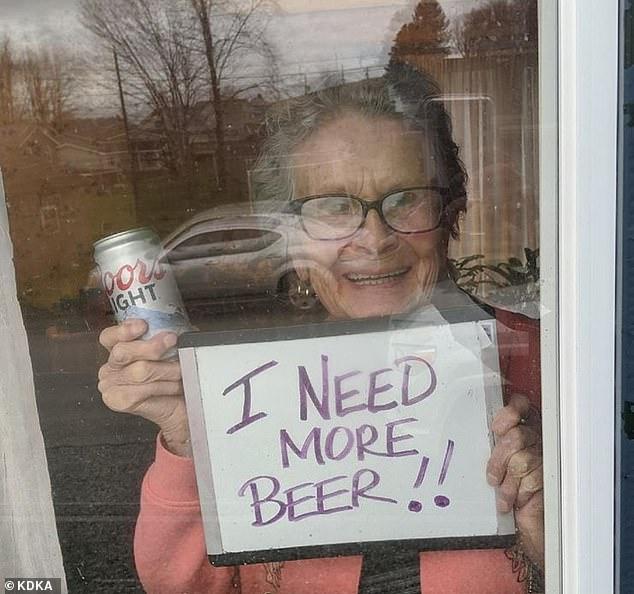 Na kartonu napisala: "Treba mi još piva" - Avaz