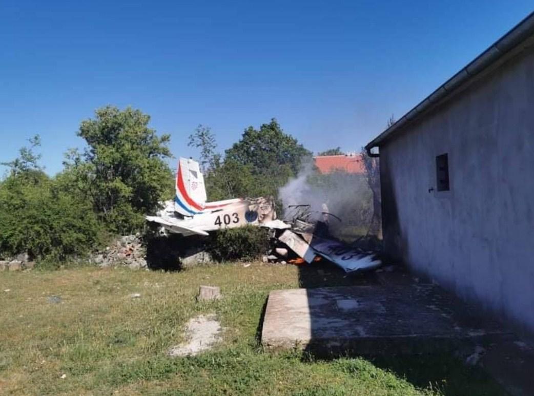 Pao vojni školski avion blizu Zadra, na terenu su vatrogasci, policija...