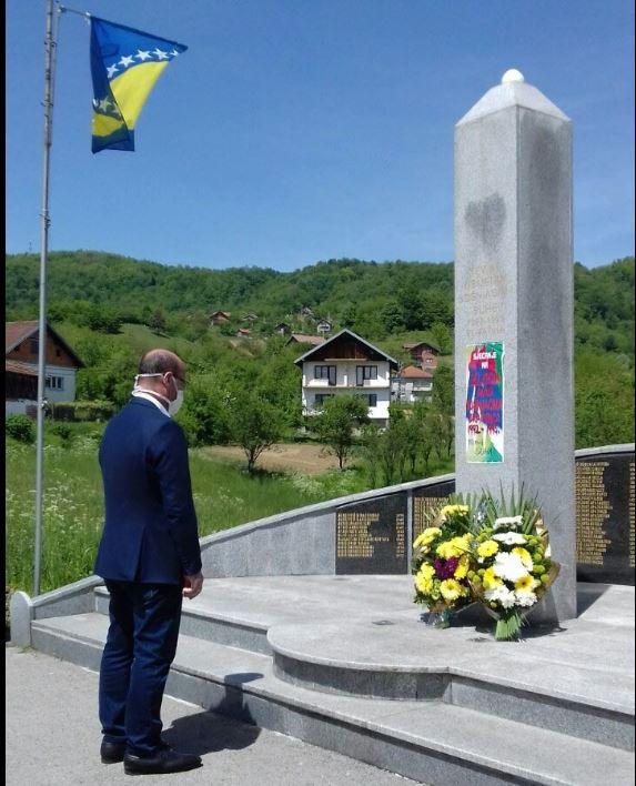 Iz ove grobnice u maju 2005. godine ekshumirano je 30 bošnjačkih civila - Avaz