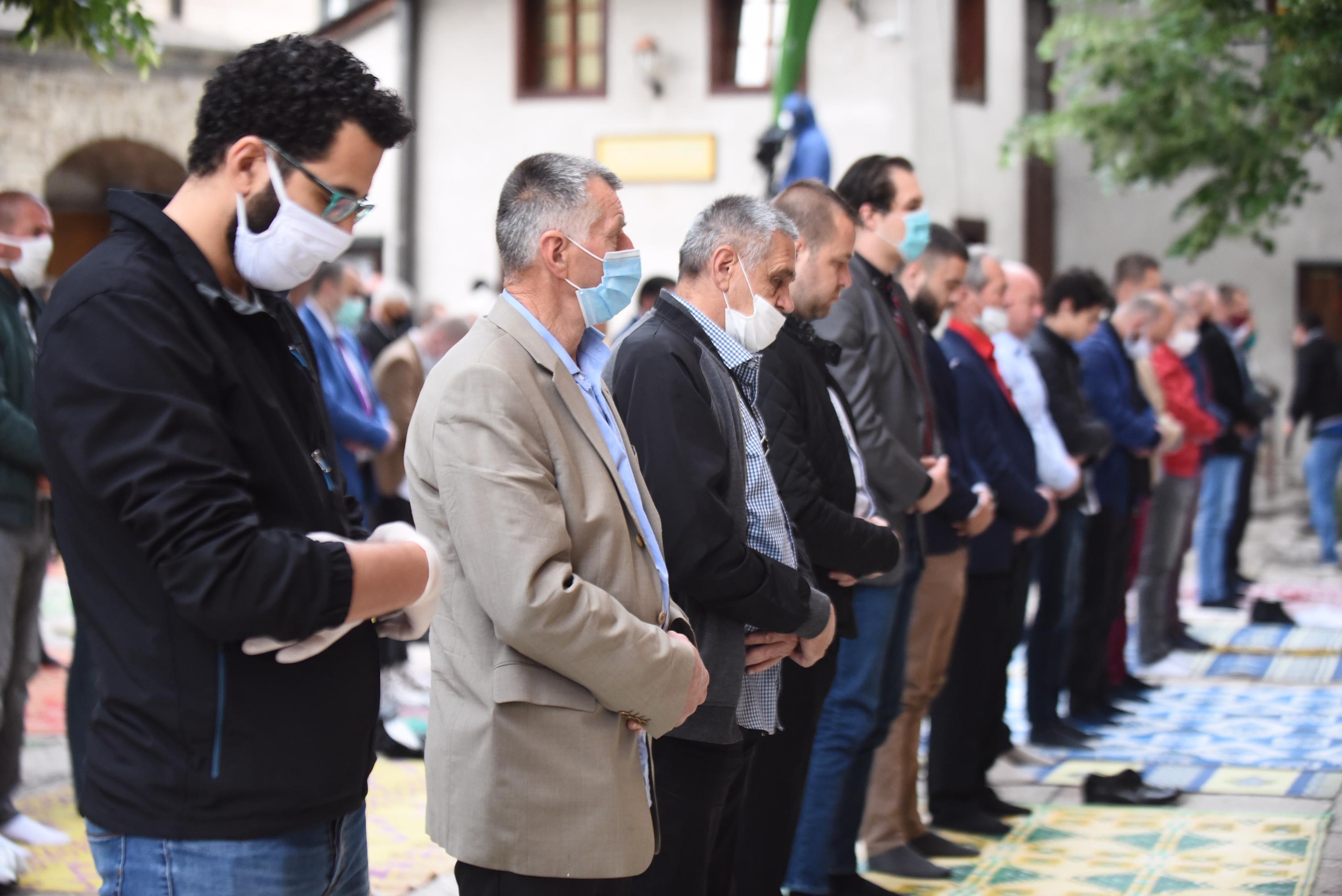 Vjernici klanjali bajram-namaz u Begovoj džamiji u Sarajevu