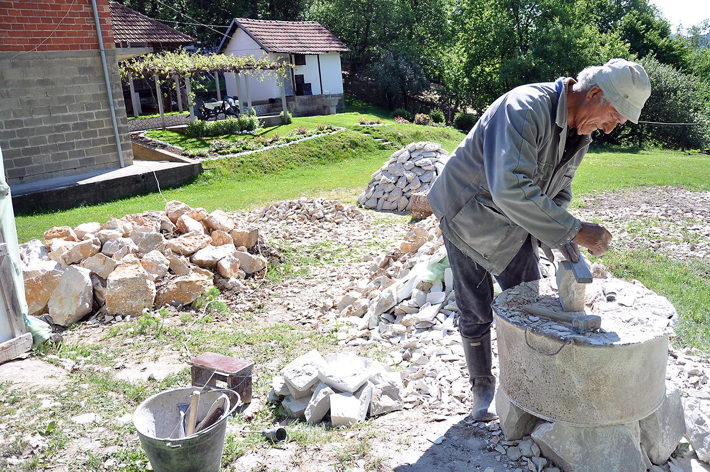 Živan Lazić pola stoljeća gradi kuće od kamena