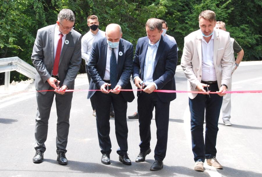 Završeni radovi na putnoj dionici preko Majevice: Tuzla i Čelić povezani novim asfaltnim putem