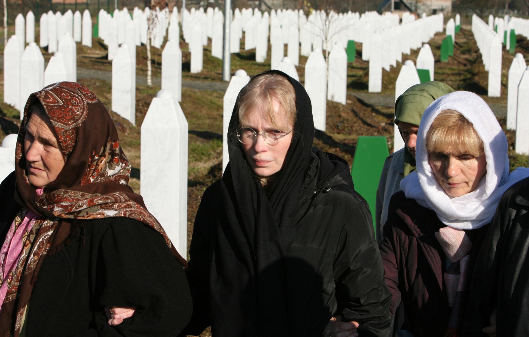 Mia Farrow u Srebrenici 2007. godine - Avaz