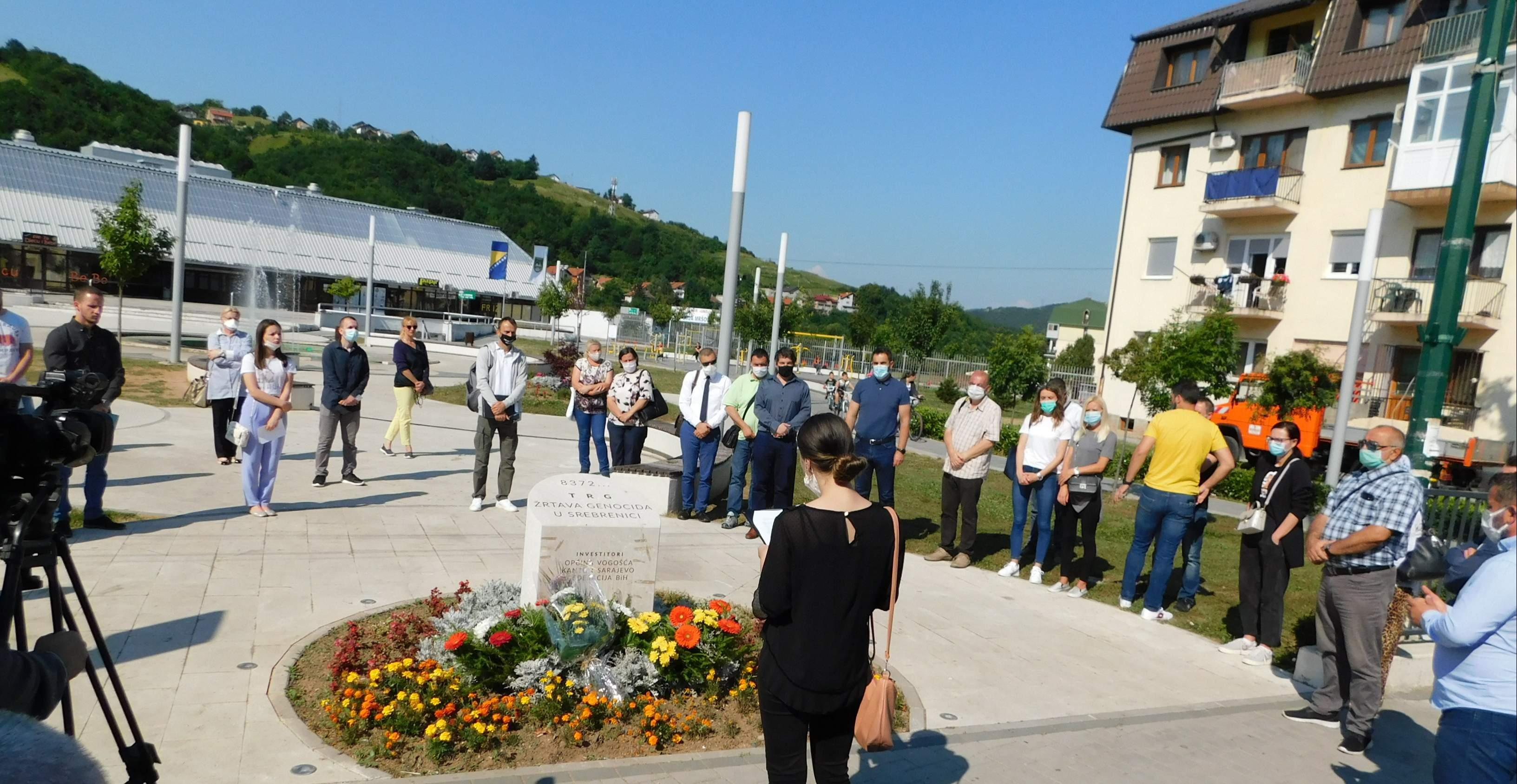 Odata počast žrtvama genocida u Srebrenici