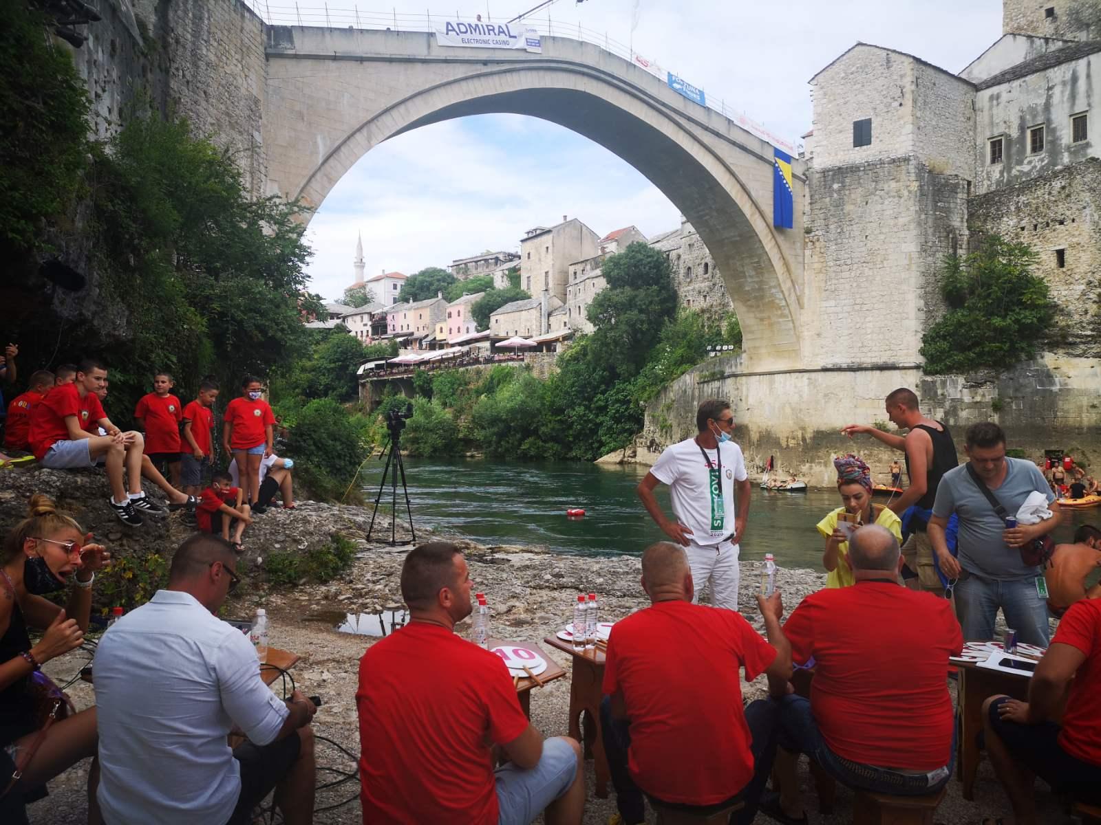 Skokovi sa Starog mosta u Mostaru počeli: Pogledajte prvi ove godine