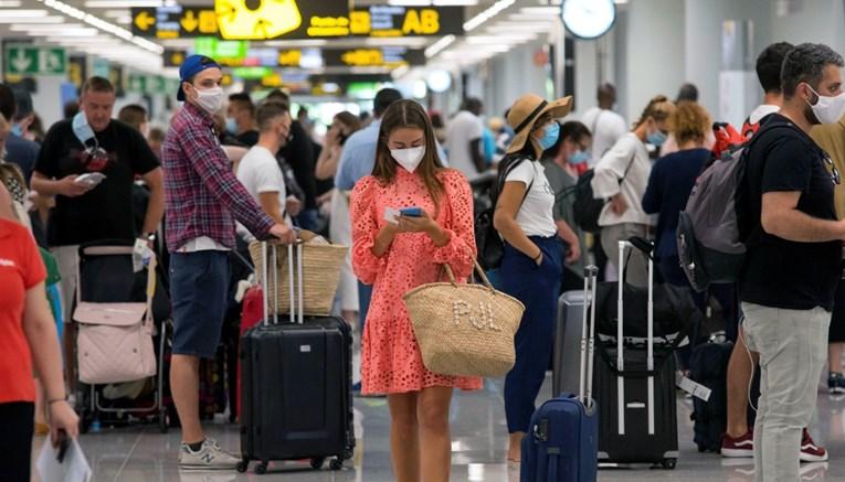 Države širom svijeta uvode restrikcije za putovanja nakon novih slučajeva korone