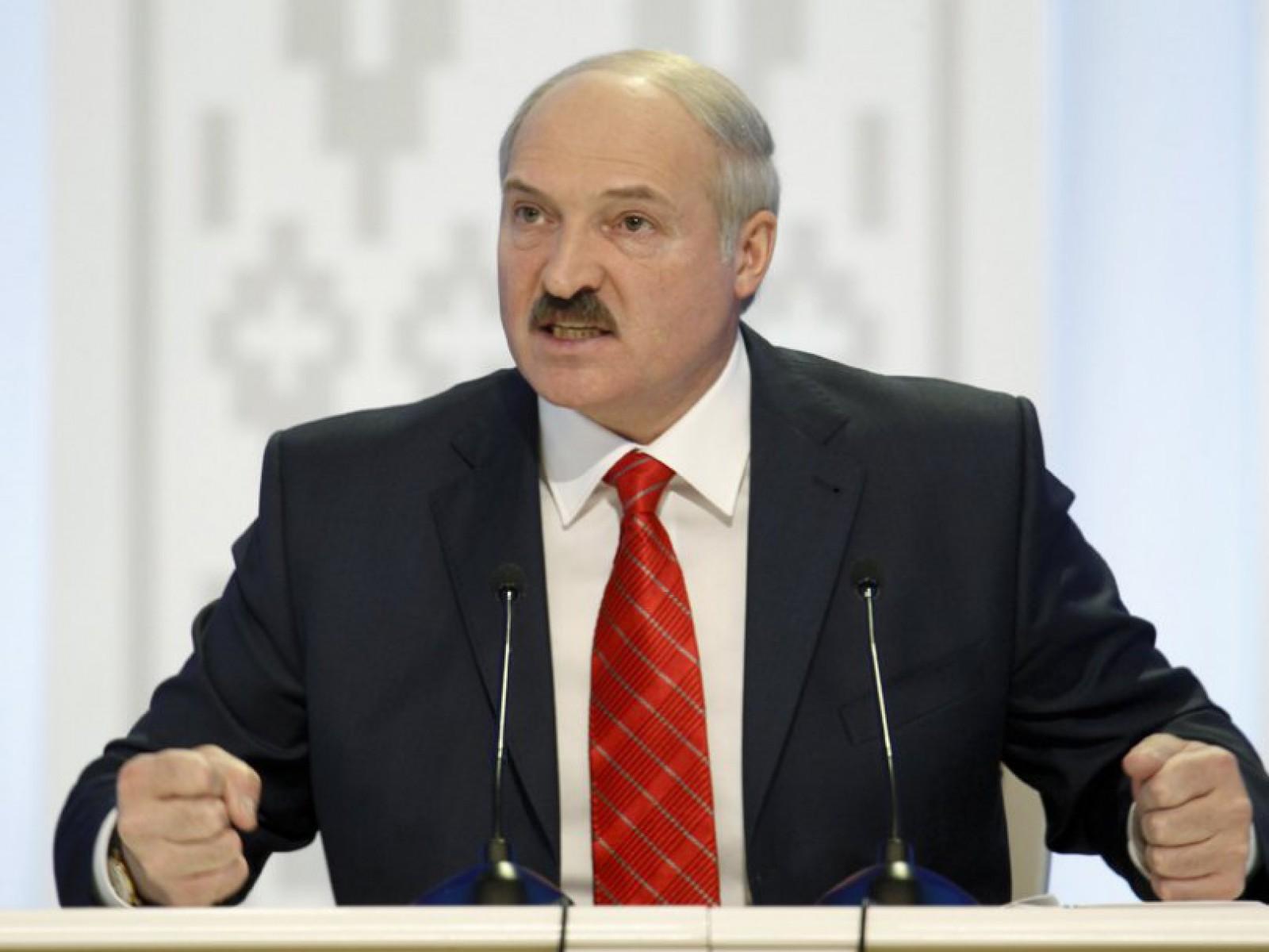 Predsjednik Bjelorusije Lukašenko zatvara političke protivnike uoči izbora, a za sve optužuje dugogodišnje saveznike Ruse