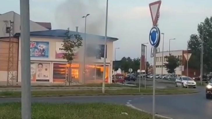 Novi Sad: Objekt u plamenu - Avaz