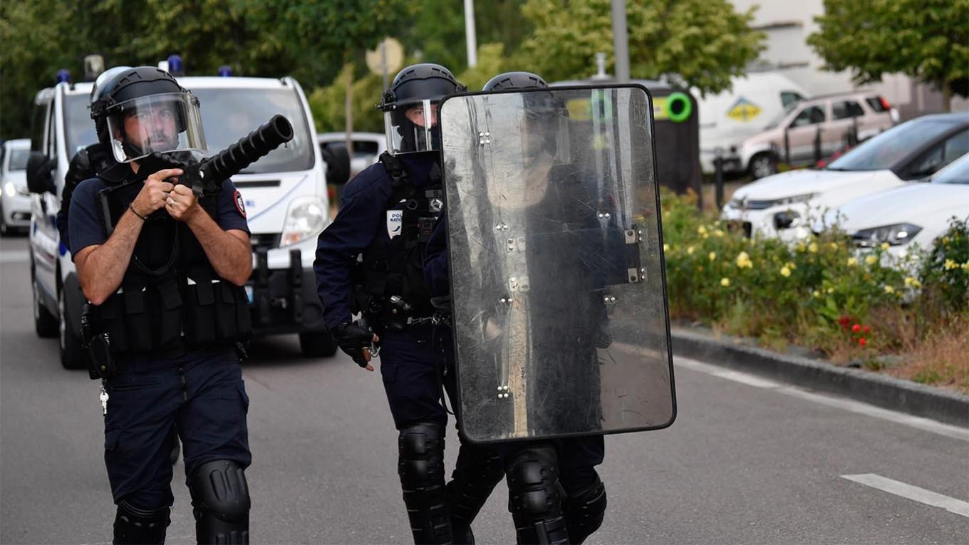 Drama u Francuskoj: Psihički bolesnik drži taoce u banci
