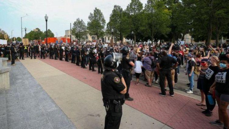 Tramp šalje saveznu policiju i nacionalnu gardu da smire demonstracije u Viskonsinu