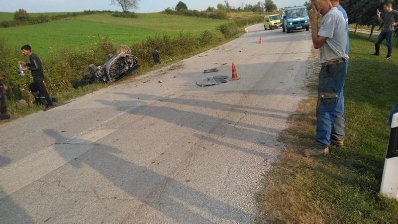 Teška saobraćajna nesreća u Cazinu: Prevrnuo se automobil pun migranata