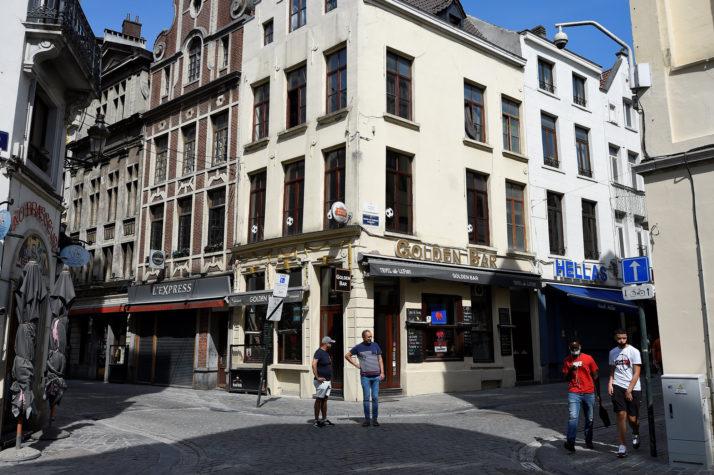 Frankfurt zabranio točenje alkohola i uveo policijski sat, Brisel zatvara kafiće i barove