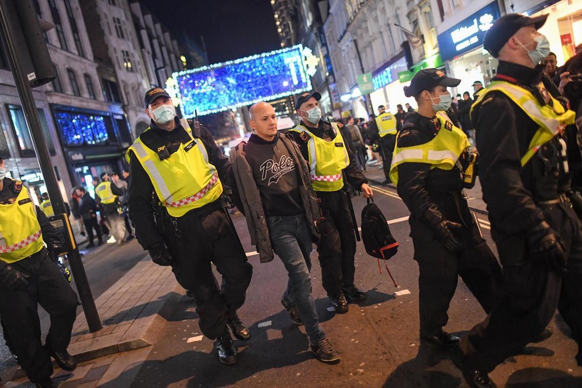 Sukobi policije i demonstranata u Londonu, uhapšene 104 osobe