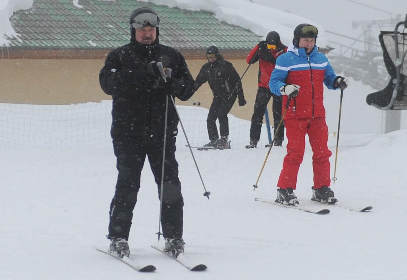 Dok su širom Bjelorusije demonstracije, Lukašenko skija s Putinom