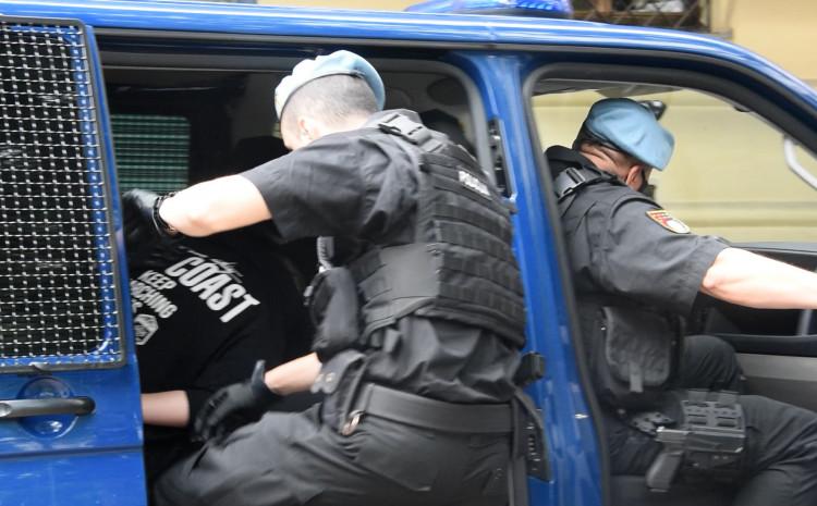 Specijalci odvode Hodžića nakon saslušanja u sarajevskom tužilaštvu - Avaz