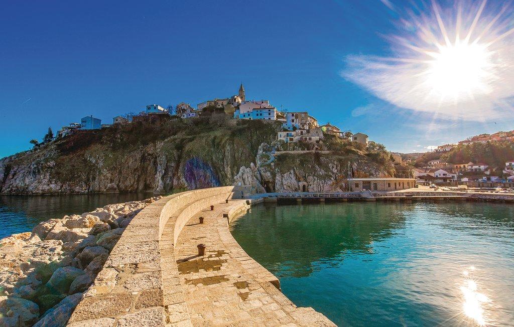 Vrbnik, dragulj otoka Krka s najužom ulicom na svijetu