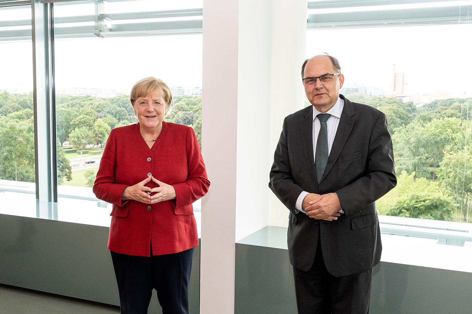 Kancelarka Merkel pružila punu podršku Šmitu