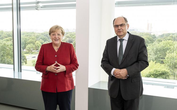 Diplomatska ofanziva: Merkel će se potruditi da Kremlj omogući rad Šmitu, a Moskva treba Berlin