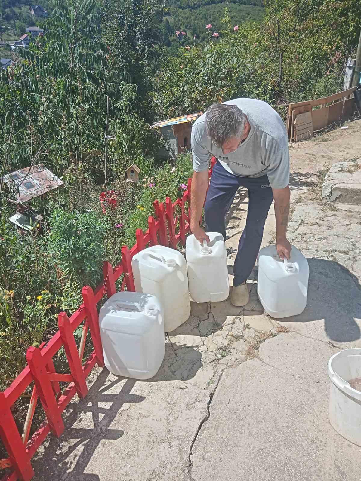 Hajrudin više nema snage da vodu donosi od komšija - Avaz