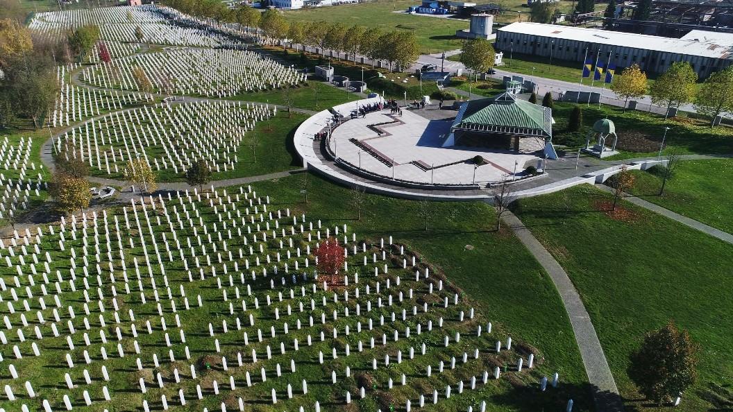 Obilježavanje zvaničnog otvaranja Memorijalnog centra Srebrenica: Koracima onih koji (ni)su prešli