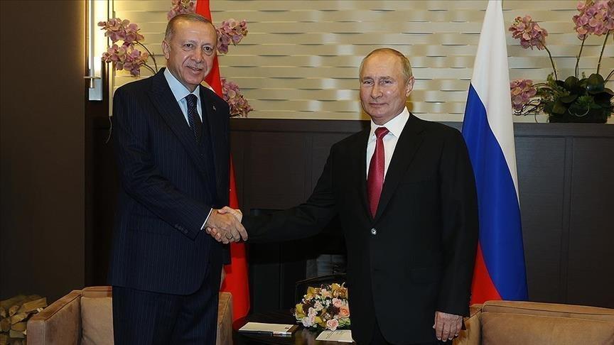 Turkish, Russian leaders discuss regional issues over phone