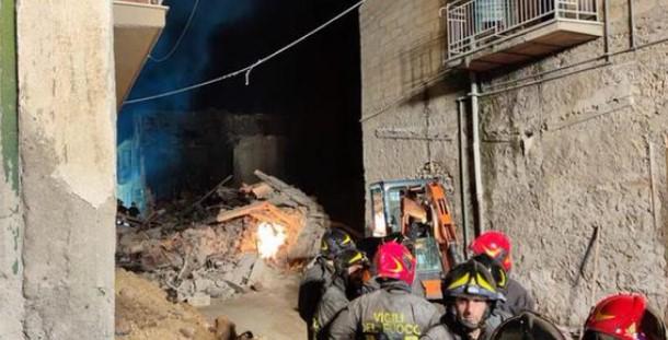 Urušila se četverospratna zgrada na Siciliji usljed eksplozije gasa: Poginula najmanje jedna osoba