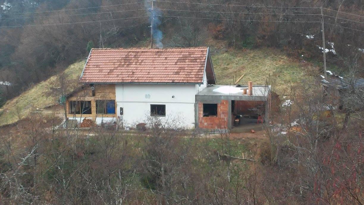Ovo je lovački dom u mjestu Bašci kod Trnova u kojem je Ismet ubio Mithata: Kobna rođendanska zabava