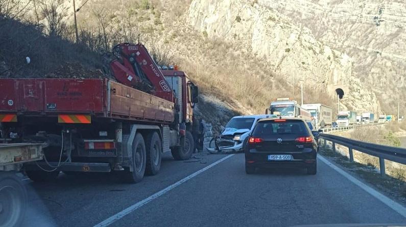 Saobraćajna nesreća kod Mostara, sudarili se kamion i kedi