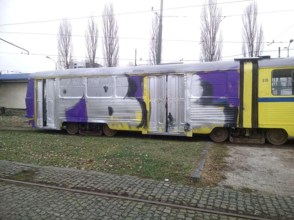 Ispisivali grafite na tramvaju - Avaz